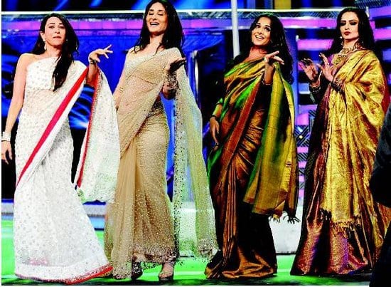 Karishma Kapoor, Kareena Kapoor, Vidya Balan, Rekha at Filmfare Awards 2012