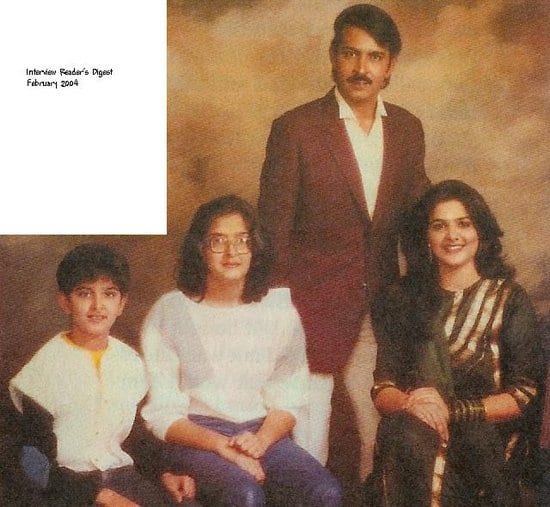 Hrithik Roshan, Rakesh Roshan, Pinky Roshan & Sunaina Roshan in a Family Portrait