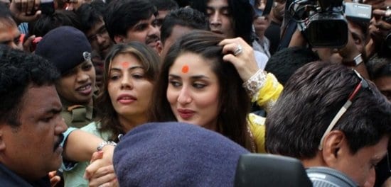 tamil-actress-heroine-actress-kareena-kapoor-at-siddhivinayak-temple-mandir02