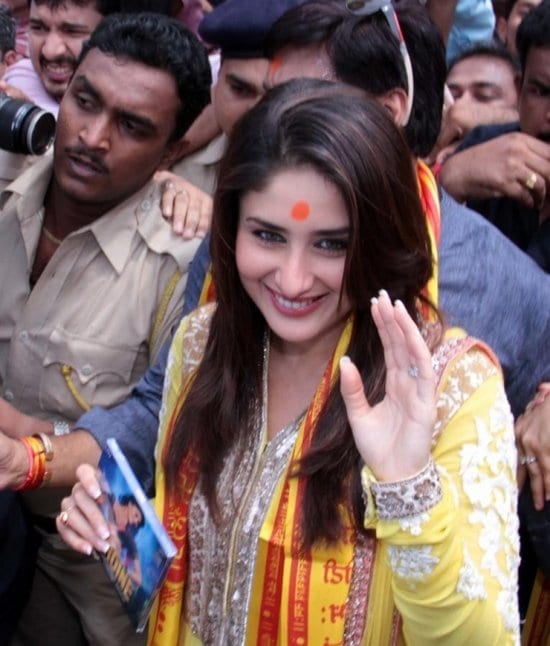 tamil-actress-heroine-actress-kareena-kapoor-at-siddhivinayak-temple-mandir08