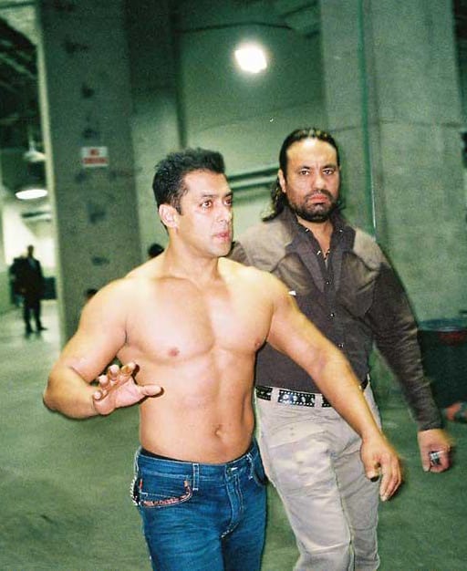 Salman Khan Shirtless with his Bodyguard Sheera