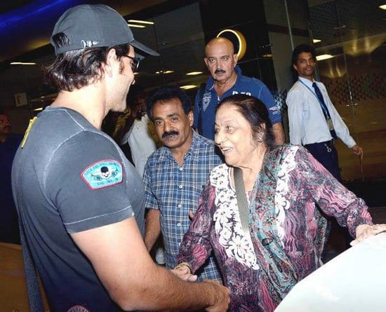 Hrithik Roshan, Rakesh Roshan, Hridhaan Roshan, Pinky Roshan, Sunaina Roshan & Sussanne Roshan Spotted at the Airport