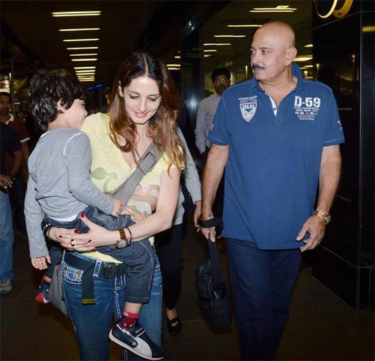 Hrithik Roshan, Rakesh Roshan, Hridhaan Roshan, Pinky Roshan, Sunaina Roshan & Sussanne Roshan Spotted at the Airport