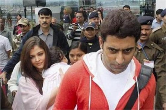 Aaradhya Bachchan, Aishwarya Rai Bachchan and Abhishek Bachchan arrive in Bhopal