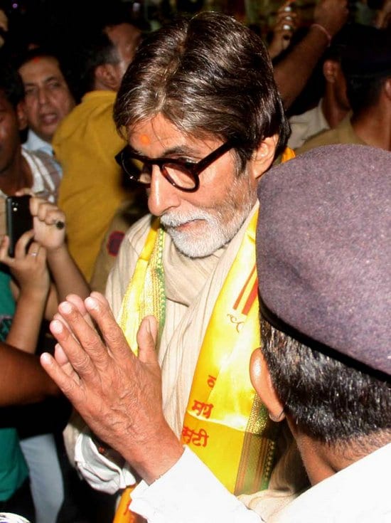 Amitabh Bachchan, Jaya Bachchan, Abhishek Bachchan and Aishwarya Rai Bachchan at the Temple