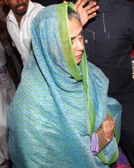 Amitabh Bachchan, Jaya Bachchan, Abhishek Bachchan and Aishwarya Rai Bachchan at the Temple