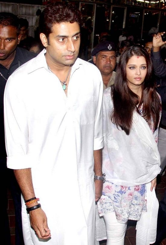 Amitabh Bachchan, Jaya Bachchan, Abhishek Bachchan and Aishwarya Rai Bachchan at the Temple