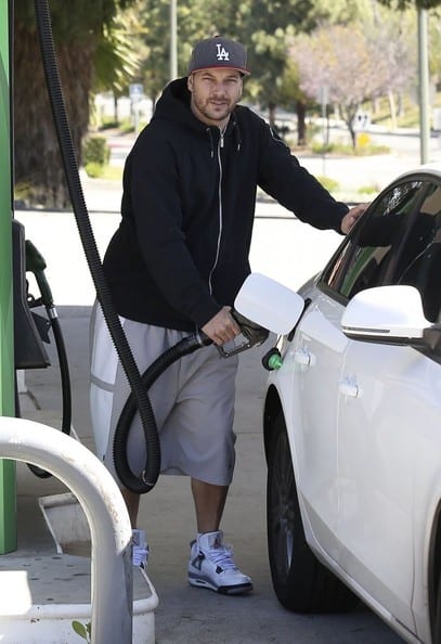 Kevin Federline Spotted with his New Car