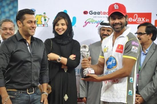 Salman Khan, Sohail Khan, Nargis Fakhri, Chitrangada Singh, Kangana Ranaut, Sunil Shetty at CCL3 Match in Dubai