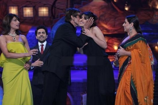 Vidya Balan, Anushka Sharma, Priyanka Chopra, Bipasha Basu & Farah Khan with Amitabh Bachchan at the Stardust Awards