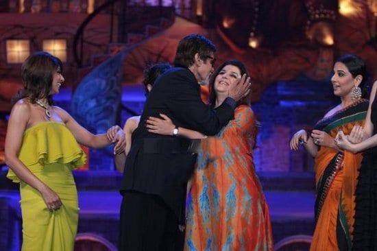 Vidya Balan, Anushka Sharma, Priyanka Chopra, Bipasha Basu & Farah Khan with Amitabh Bachchan at the Stardust Awards