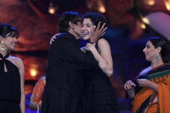 Vidya Balan, Anushka Sharma, Priyanka Chopra, Bipasha Basu & Farah Khan with Amitabh Bachchan at the Stardust Awards