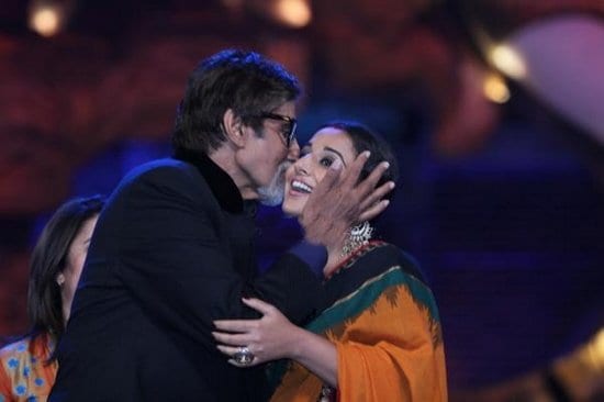 Vidya Balan, Anushka Sharma, Priyanka Chopra, Bipasha Basu & Farah Khan with Amitabh Bachchan at the Stardust Awards