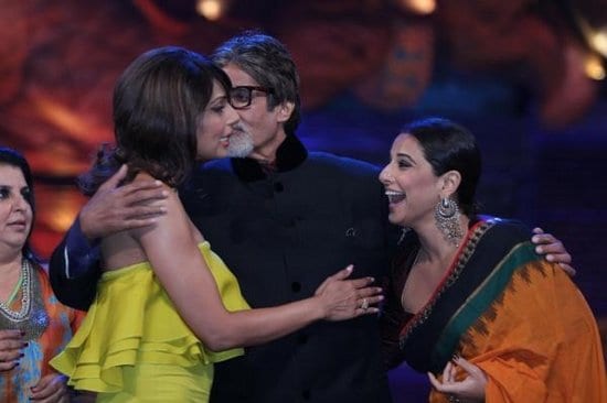 Vidya Balan, Anushka Sharma, Priyanka Chopra, Bipasha Basu & Farah Khan with Amitabh Bachchan at the Stardust Awards