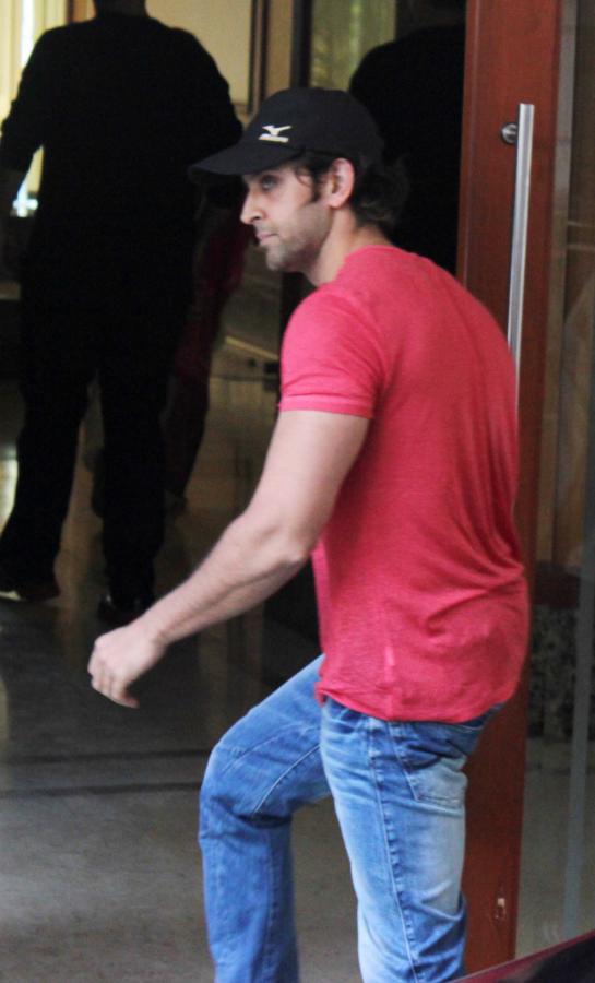 Hrithik Roshan Spotted at Sanjay Dutt's Residence