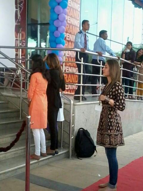 Kareena Kapoor and Imran Khan on the sets of Gori Tere Pyaar Mein