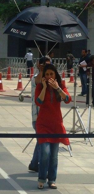 Kareena Kapoor and Imran Khan on the sets of Gori Tere Pyaar Mein