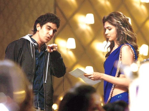 Ranbir Kapoor, Ayan Mukerji, Kalki Koechlin and Deepika Padukone on the sets of Badtameez Dil in Yeh Jawaani Hai Deewani