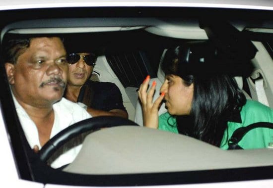 Gauri Khan and Jay Mehta pick up Shah Rukh Khan from Lilavati Hospital in Mumbai