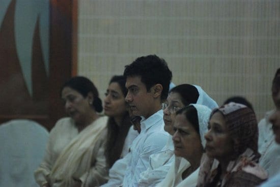 Aamir Khan, Deepika Padukone, Jiah Khan's Mother and Sisters, Randhir Kapoor, Urvashi Dholakia, Sanjay Kapoor and Prateik Babbar at Jiah Khan's Prayer Meet