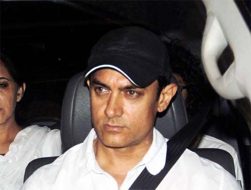 Aamir Khan, his wife Kiran Rao, his mother and his sister visit Jiah Khan's Home