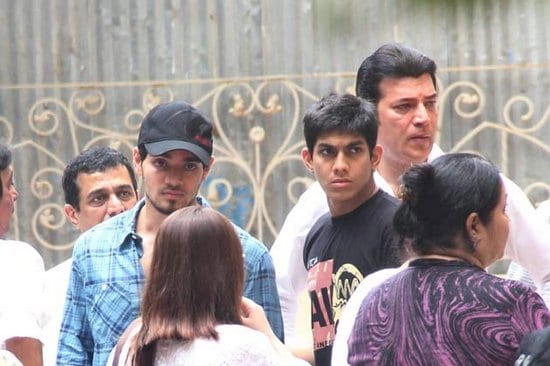 Jiah Khan's mother and sisters, Siddharth Mallya, Nagma, Urvashi Dholakia, Deepak Parashar, Aditya Pancholi, Sooraj Pancholi, Riteish Deshmukh, Ranjeet and Sophie at Jiah Khan's funeral