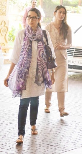 Karishma Kapoor and Kareena Kapoor at Priyanka Chopra’s Father’s Prayer Meet