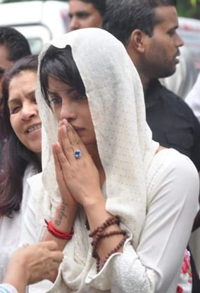 Shah Rukh Khan, Karan Johar, Ranbir Kapoor, Ranveer Singh, Manish Malhotra, Puneet Malhotra and Deepika Padukone at Priyanka Chopra' Father Funeral