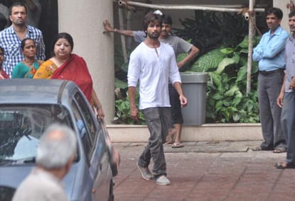 Shah Rukh Khan, Karan Johar, Ranbir Kapoor, Ranveer Singh, Manish Malhotra, Puneet Malhotra and Deepika Padukone at Priyanka Chopra' Father Funeral