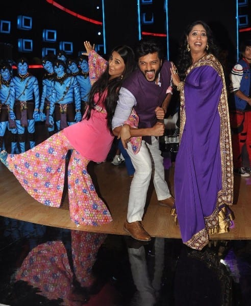 Vidya Balan and Emraan Hashmi on the sets of India's Dancing Superstar