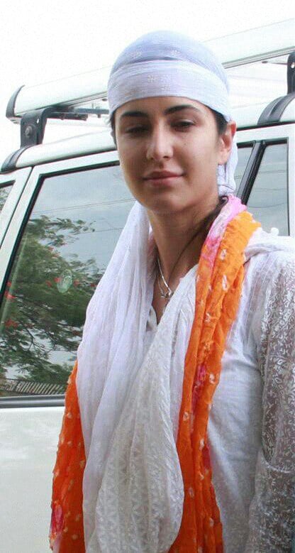 Katrina Kaif Spotted at Salim Chishti's Dargah