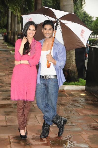 Prateik and Amyra Promote Issaq