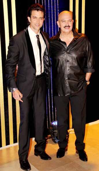 Hrithik Roshan and Rakesh Roshan at Rakesh Roshan's Birthday Celebrations