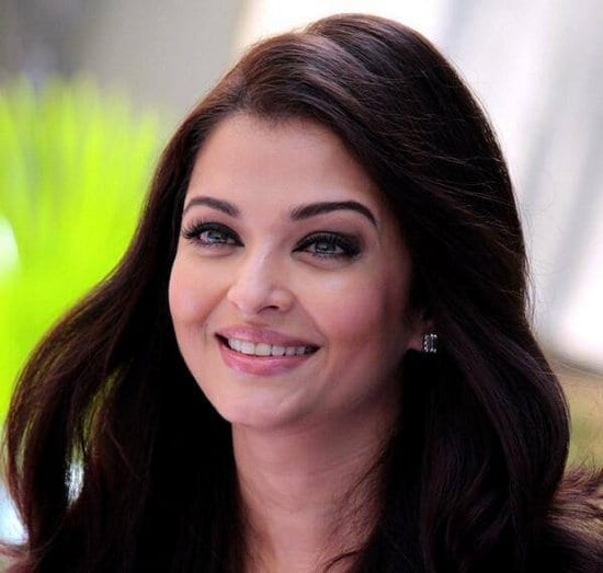 Aishwarya Rai Bachchan Celebrates her Birthday with the Media