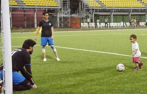 Azad Khan, Aamir Khan, Abhishek Bachchan and Kiran Rao on the Football Field