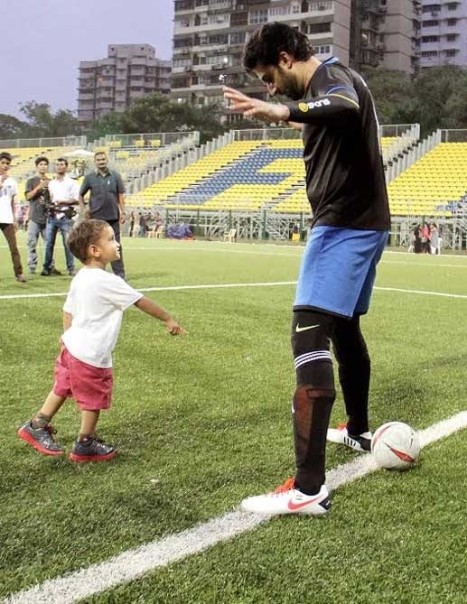 Azad Khan, Aamir Khan, Abhishek Bachchan and Kiran Rao on the Football Field