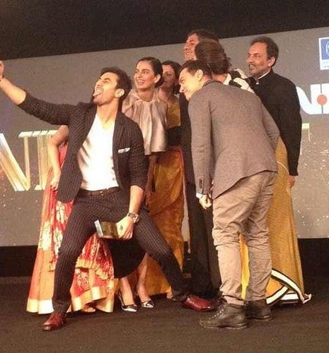 Ranbir Kapoor, Deepika Padukone, Aamir Khan, Kangana Ranaut and Soundarya in a Selfie