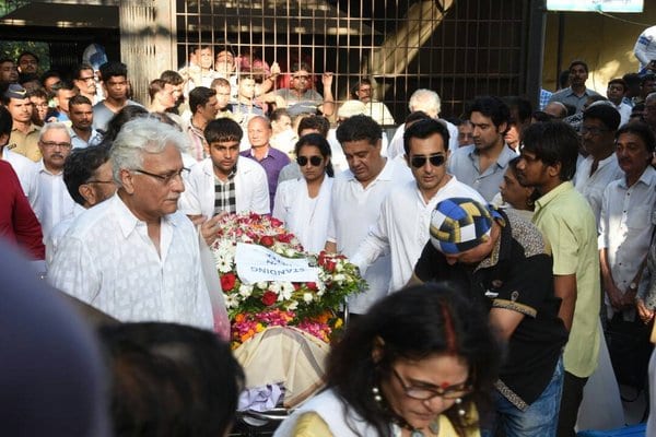 Bollywood Celebrities attend the Funeral of Vinod Khanna